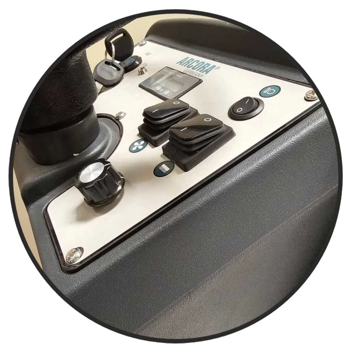 Arcora RO-MAN 760BR/150L Aufsitz-Scheuersaugmaschine mit Akkus und Zubehör