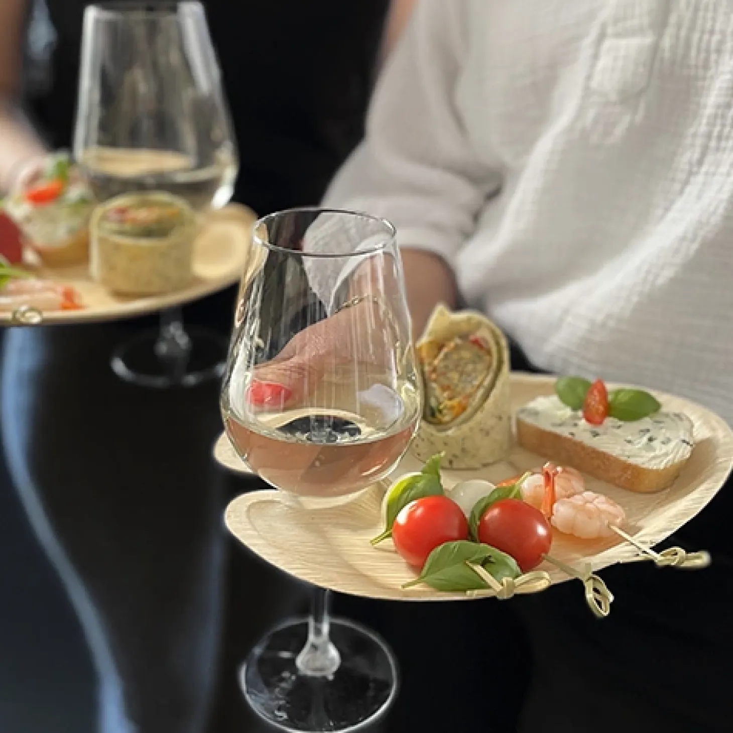 PAPSTAR Cater Plates Palmblatt "pure" oval 1,3 cm x 18 cm x 23,5 cm, 4 x 25 Stück