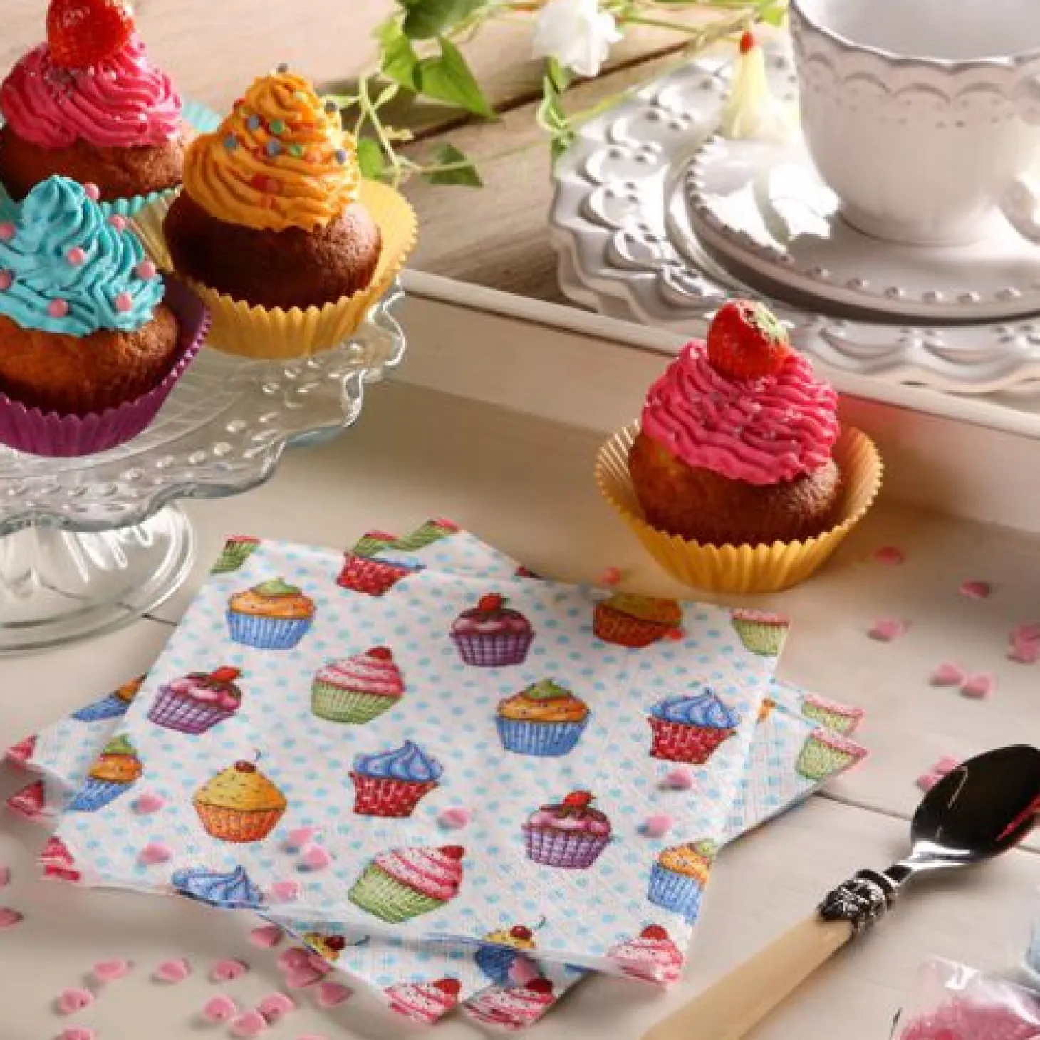PAPSTAR Servietten, 3-lagig 1/4-Falz 33 cm x 33 cm "Cupcakes"