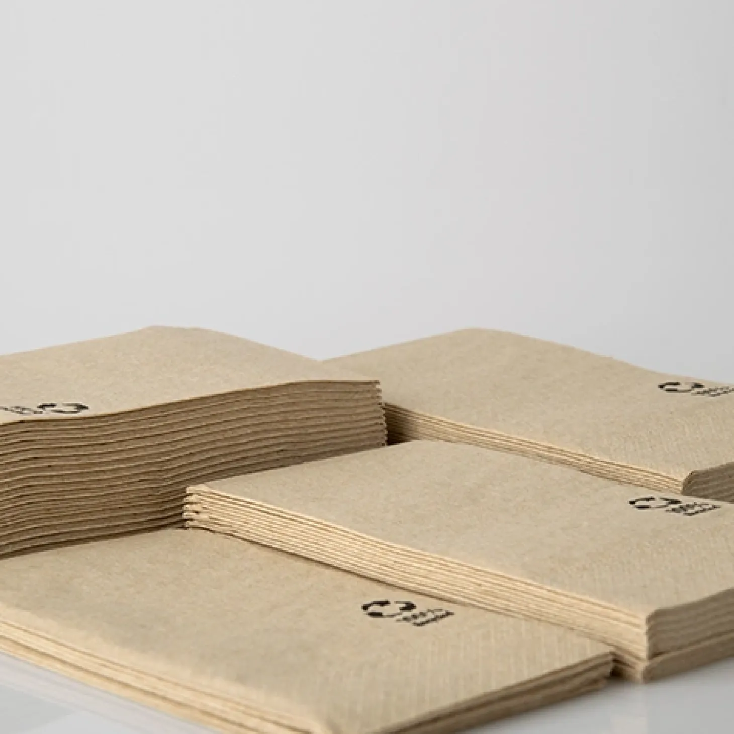 PAPSTAR Servietten, 3-lagig 1/8-Falz 33 cm x 33 cm natur aus recyceltem Papier