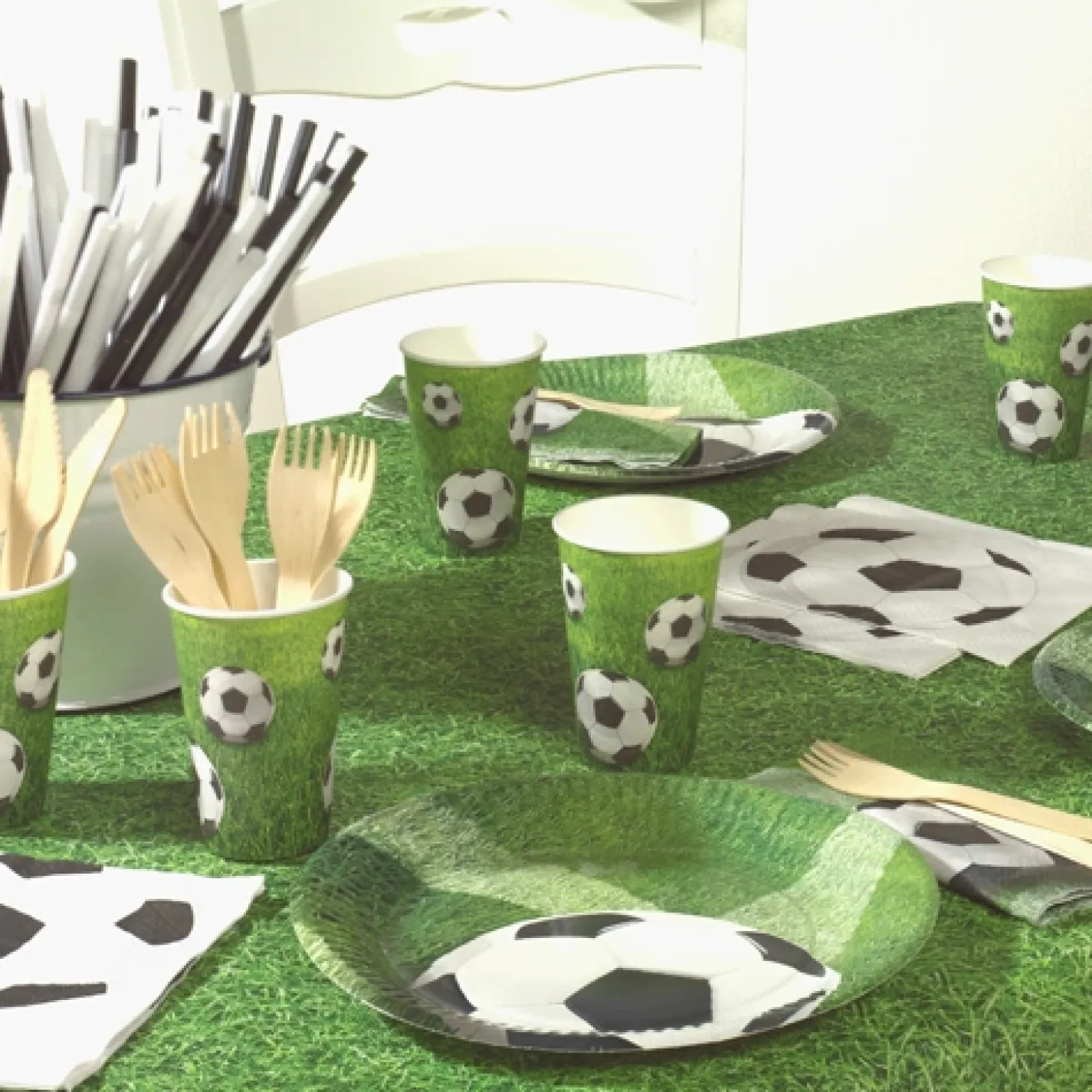 PAPSTAR Tischdecke, Papier 5 m x 1,2 m "Football"