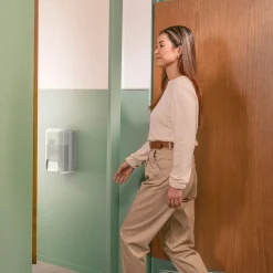 Tork OptiServe Doppelrollenspender für hülsenloses Midi-Toilettenpapier T7 vertikal